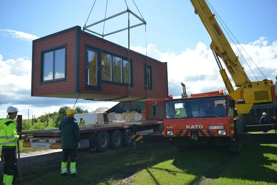 Umurga — a modular house placed by crane